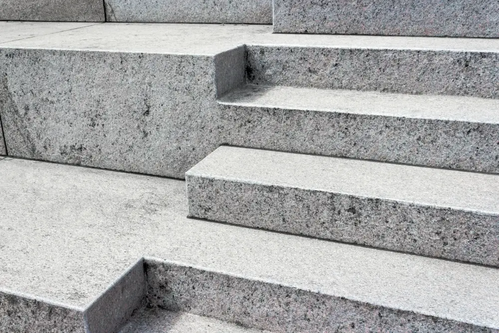 Marche d'escalier granit à Seneffe